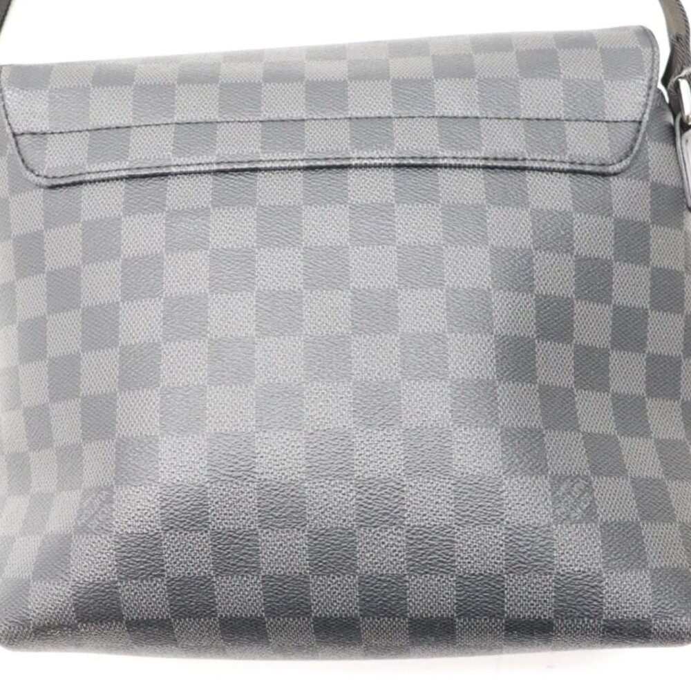 Louis Vuitton District Damier Graphite Messenger Bag - Black/Grey *READ* - Picture 4 of 16